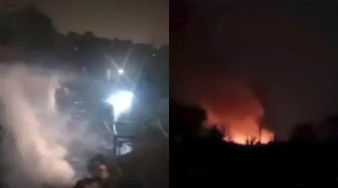 شانتی نگر میں آگ سے تباہ شدہ جھونپڑیاں