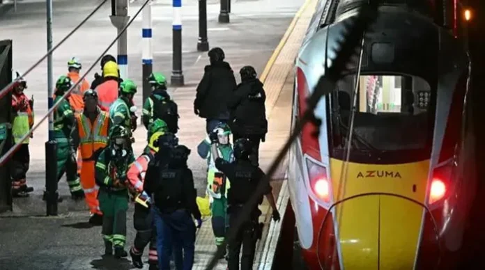 ہنٹنگڈن کیمرج شائر ٹرین stabbing 10 زخمی 2025