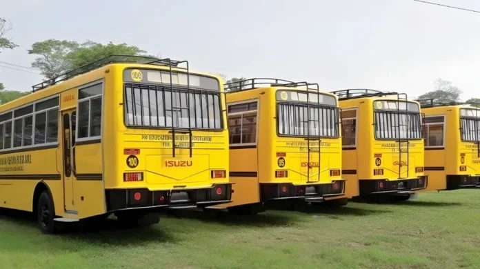 لاہور میں سکول بس کا ماحولیاتی معائنہ