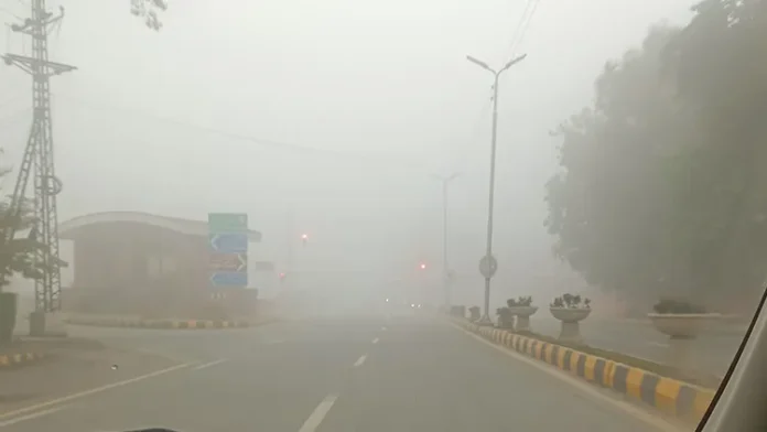 دھند میں موٹر وے سفر کی ہدایات